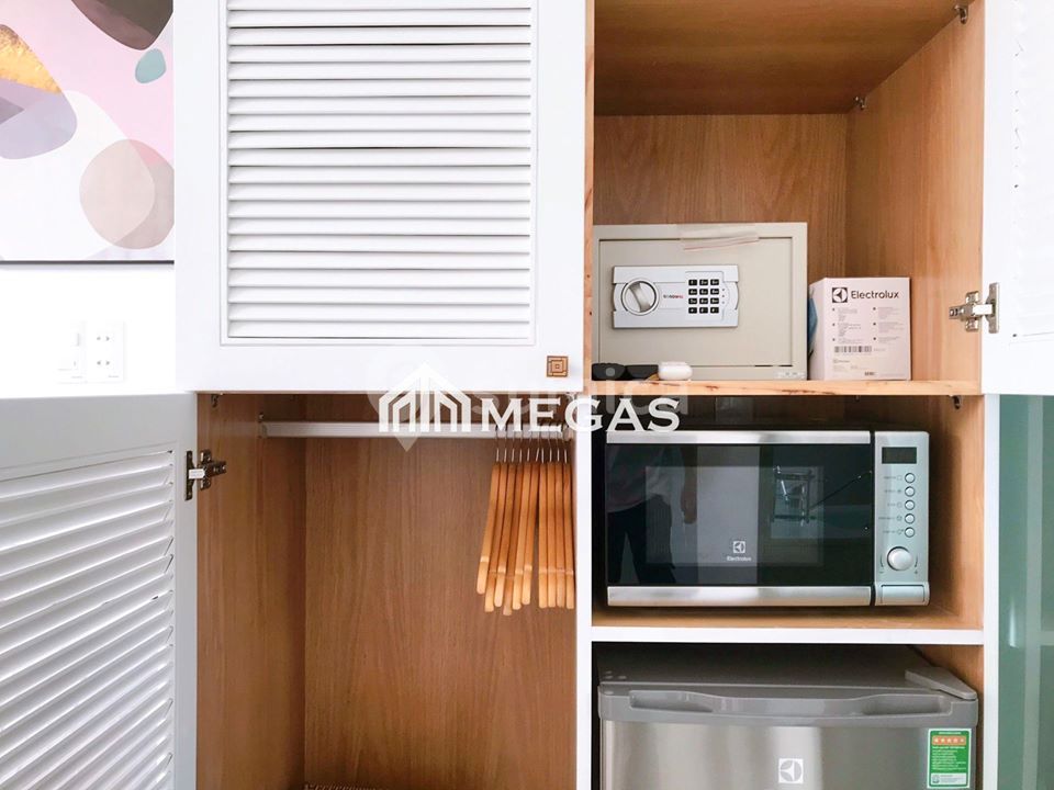 https://apis.sumica.ai/1/img/bf15OdCwd0xr9JLpNYGWg57wGfxK2V36WqO_ysTAOFM/rs:fit:1024:1024/wm:0.375:ce:0:0:0.35/CWZWmAsBdyVuvePv/C-96QIgzd8B1OjWW/tY9tvNKd_Ymc0Ah5.jpg