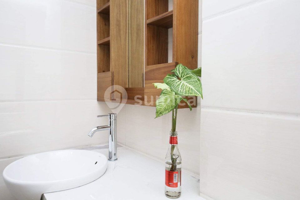 https://apis.sumica.ai/1/img/j8XBLSOShYUqDN4pP8dNghu9P882aBAL8O54O4ZnAY0/rs:fit:1024:1024/wm:0.375:ce:0:0:0.35/X2UGzQgEICVuvrTk/Xu96QIgwd5giPGSW/ttw469fNqIGailst.jpg