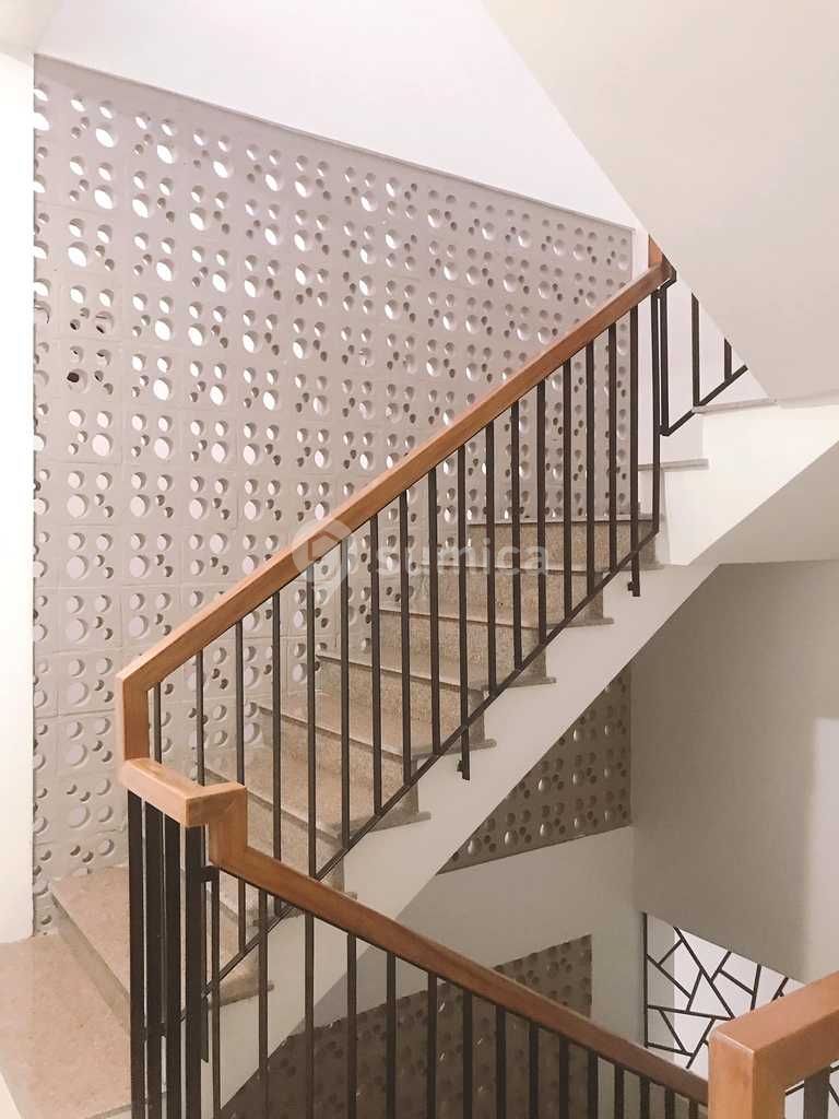 https://apis.sumica.ai/1/img/rohsE_LIJiIhwgU2CdQ2zI4pLyvx-hBhMylLll79WLA/rs:fit:1024:1024/wm:0.375:ce:0:0:0.35/CDhEjVQOLG07tuPu/SLU9AYZlKcM4ZyDc.jpg