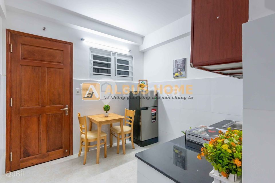 https://apis.sumica.ai/1/img/yvcWXU_o35dah0ZOhNLLLbo2gVVh86yzzI8meHEBJrI/rs:fit:1024:1024/wm:0.375:ce:0:0:0.35/DzBVnwhQdSVu67W8/Xu96QIgwd5giPGSW/ttw469fNqIGailst.jpg